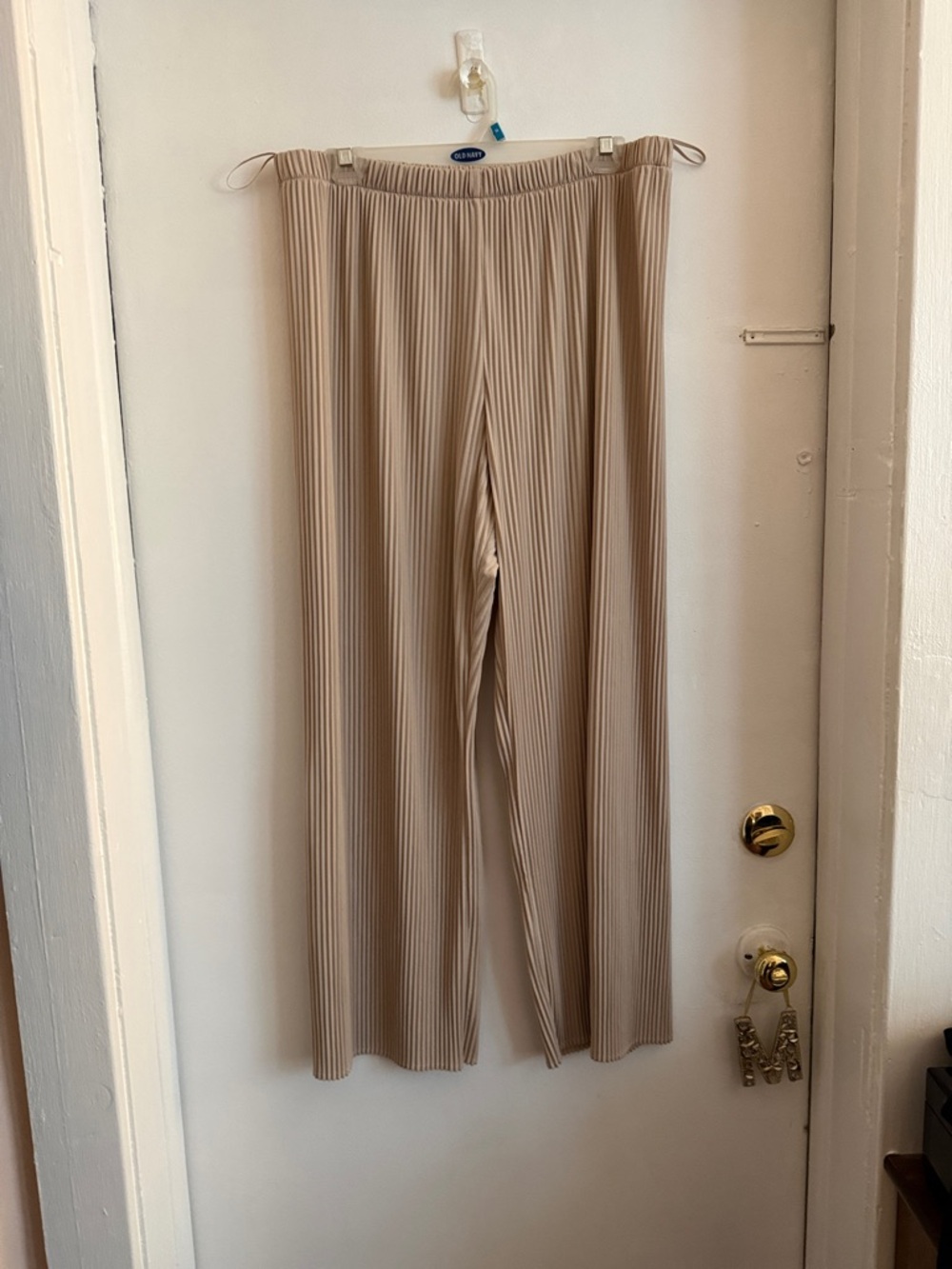 Uniqlo Beige Pleated Wide-Leg Pants